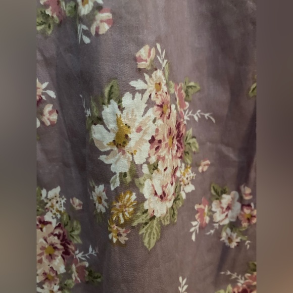 NEW No Comment Off the Shoulder Floral Lavender Women’s Button down Blouse Med - Picture 7 of 11